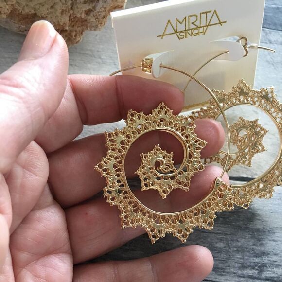 Amrita Singh Aria Spiral Gold Filigree Earrings - Picture 3 of 4